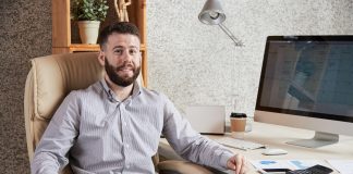 Top greșeli pe care le faci când îți alegi scaunul de birou – și cum le eviți cu ajutorul echipei Dacris