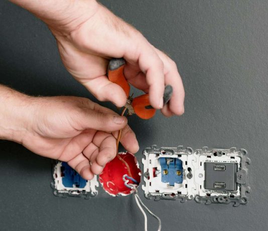 Diferența dintre electrician autorizat ANRE și neautorizat